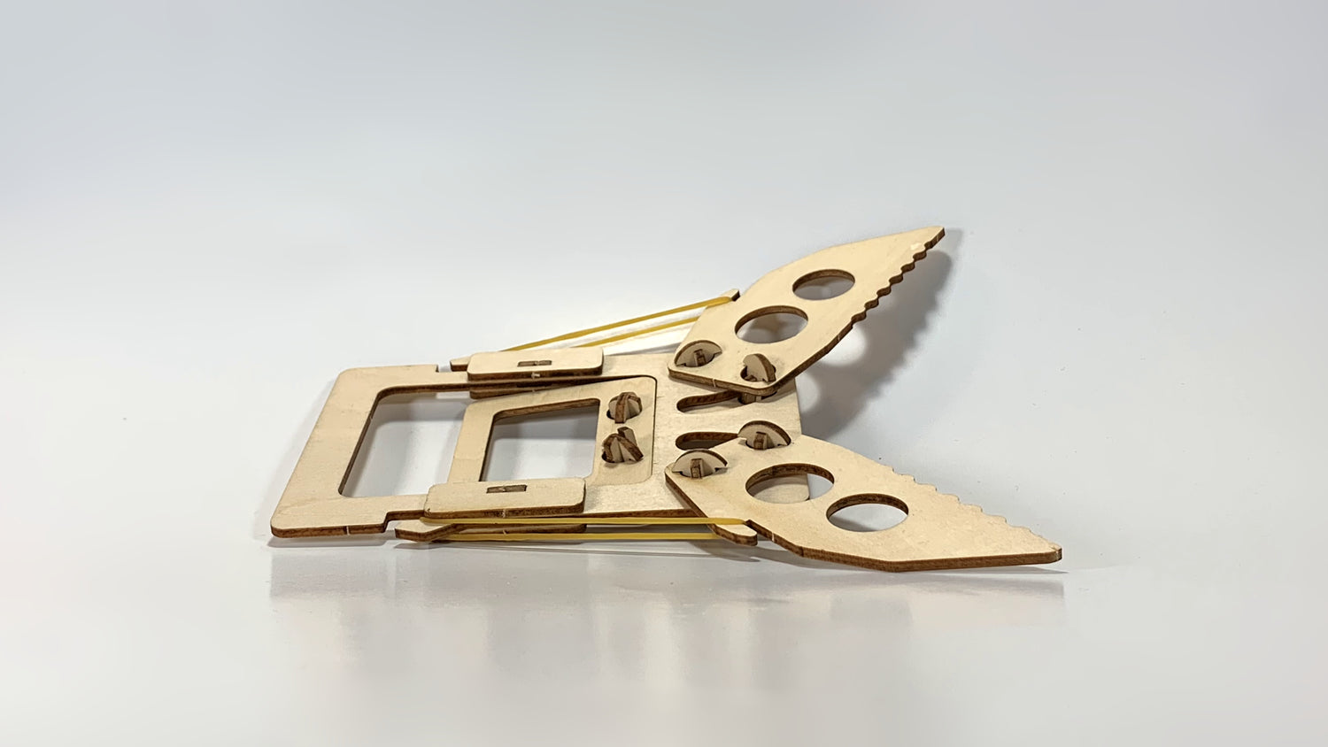 Mechanical Hand STEM Kit – Wooden Structure with Hinges, Rubber Bands, and Movable Joints for Educational STEM Learning